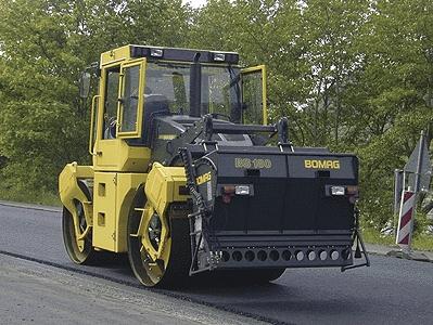 Kibri 11558 HO Scale European Construction Equipment - BOMAG BS180 Compactor on Steel Wheels