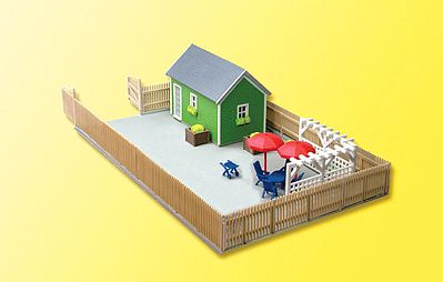 Kibri 38659 HO Scale Garden House w/Wooden Fence -- 7-7/8 x 4-3/4 x 2" 20 x 12 x 5cm