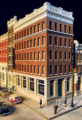 Lunde Studios 17 N Scale Bates Hotel -- Cast-Resin Kit - 4-1/4 x 2-1/4 x 5-1/2" 11.4 x 5.7 x 14cm