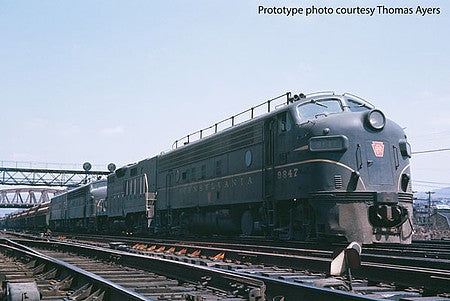 Walthers Proto 920-49518 HO Scale EMD FP7 Standard DC -- Pennsylvania Railroad 9863A (Brunswick Green, single Dulux Gold stripe)