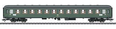 Marklin 42918 HO Scale D 360 Express Train 5-Car Set - 3-Rail Ready to Run -- German Federal Railroad DB (Era IV 1975, green, gray)