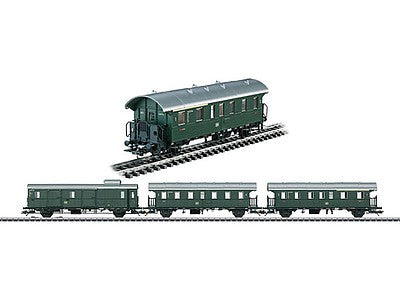 Marklin 43131 HO Scale Thunderbox Type Abi, Bi, Pwi 3-Car Set - 3-Rail - Ready to Run -- German Federal Railway (Era III 1957; green, silver)