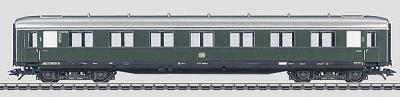 Marklin 43202 HO Scale Passenger Car 1st Class -- Schurzenwagen (DB)