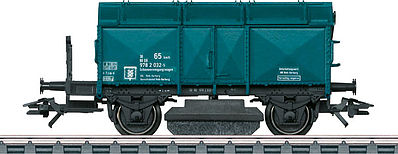 Marklin 46049 HO Scale Track Cleaning Car - 3-Rail - Ready to Run -- German Federal Railway (Era IV 1979, Ocean Blue)