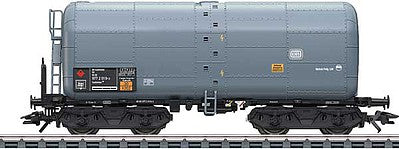 Marklin 47946 HO Scale Type 262 Heavy Oil Tank Car - 3-Rail - Ready to Run -- German Railroad DB AG (Era IV, gray)