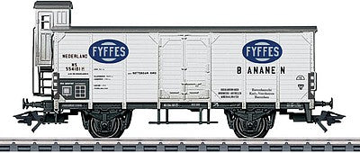 Marklin 48931 HO Scale 2-Axle Wood Refrigerator Car w/Brakeman's Cab - 3-Rail Ready to Run -- Fyffes Bananas (Era II 1930s, white, gray, blue)