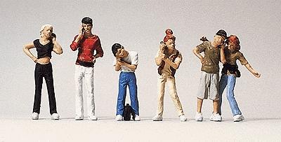 Merten 2540 HO Scale Pedestrians -- Youths w/Cell Phones
