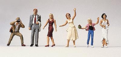 Merten 2543 HO Scale Pedestrians -- Family Get-Together