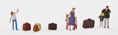 Merten 52539 N Scale Passengers -- Waiting Passengers with Luggage