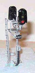 NJ International 1037 HO Scale D-Type Signal -- 3-Light - Bi-Directional w/Snow Hoods & LEDs