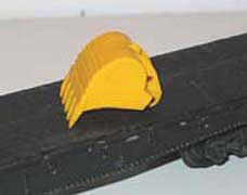 NJ International 6109 HO Scale Back Hoe Bucket Freight Car Load - Kit -- pkg(5)