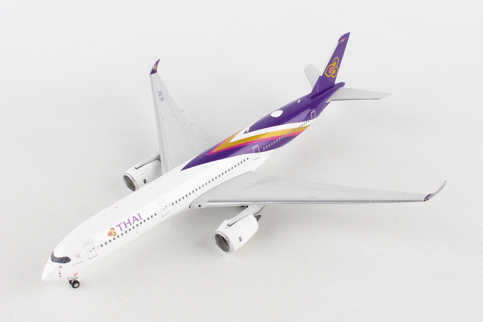 Phoenix Diecast PH1812 Thai A350-900 1/400 Reg#Hs-Thg