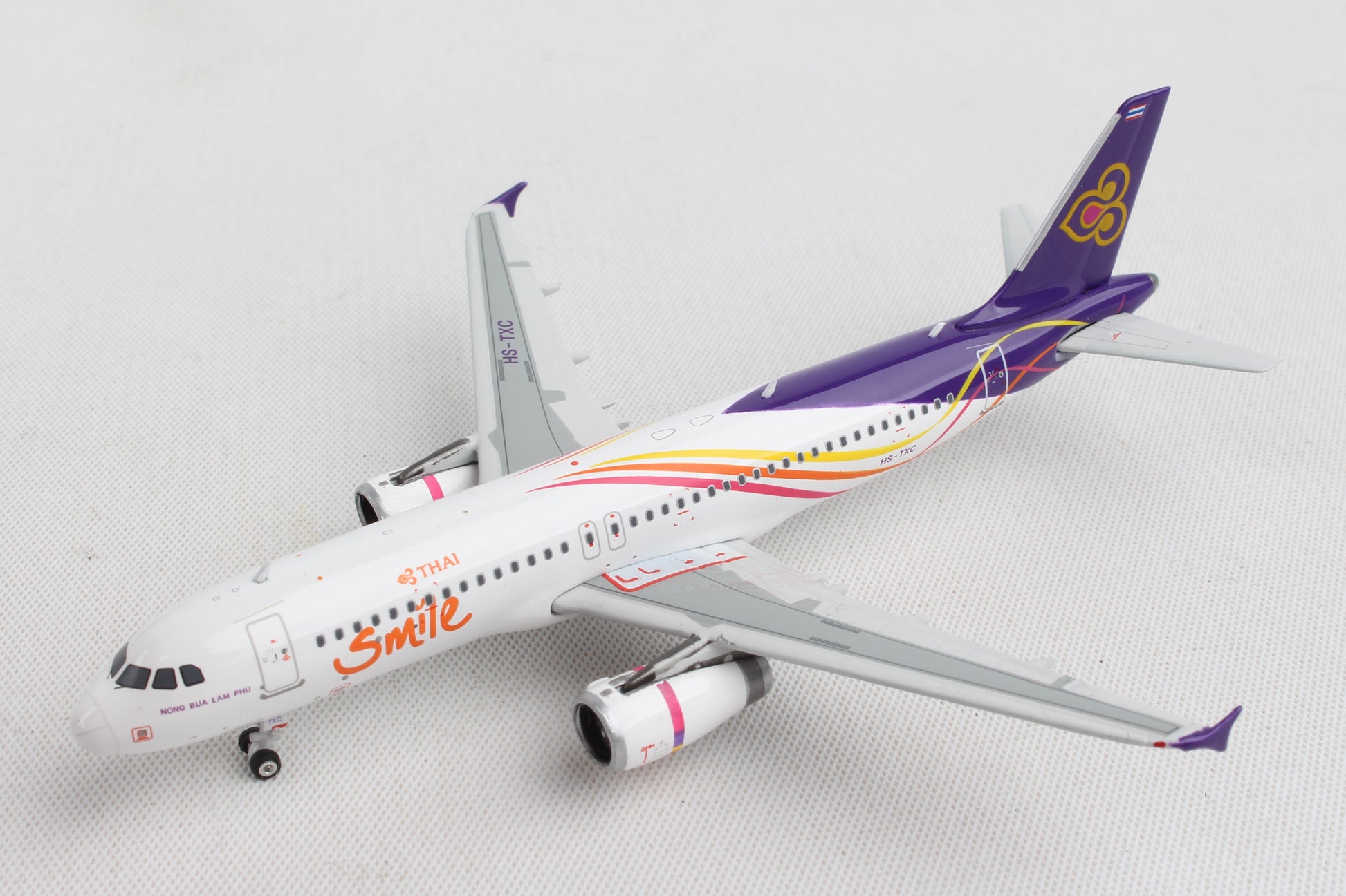 Phoenix Diecast PH1884 Thai Smile A320 1/400 Reg#Hs-Txc