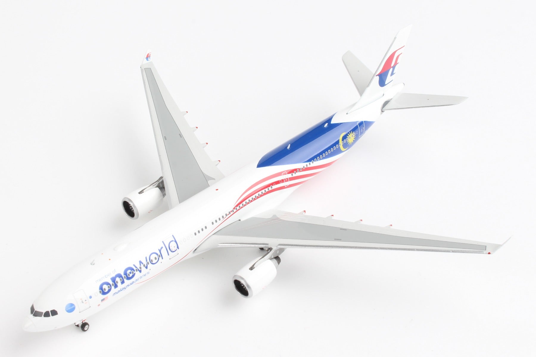 Phoenix Diecast PH2088 Malaysia A330-300 1/400 One World Reg#9M-Mte