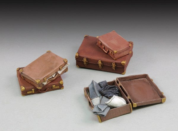 Royal Model 664 1/35 Assorted Suitcases (5) (Resin)