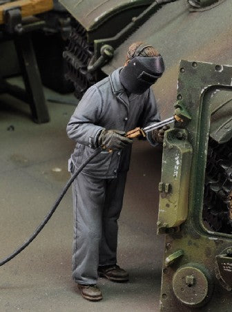 Royal Model 685 1/35 Man using Electric Welder Standing (Resin)