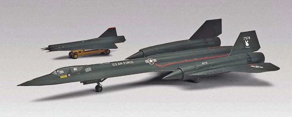 Revell Monogram 5810 1/72 SR71A Blackbird Stealth Jet