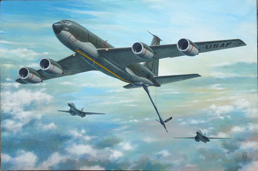 Roden 350 1/144 KC135R Stratotanker Refueling Aircraft