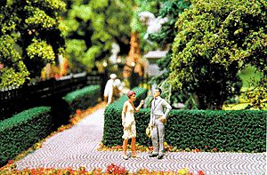 Scenic Express 510 O Scale Ornamental Hedges & Shrubbery -- Boxwood Hedges (green) 24 x 3/4 x 1/2"