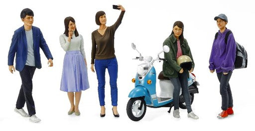 Tamiya 24356 1/24 Campus Friends Set II (5 figures & scooter)