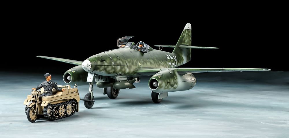 Tamiya 25215 1/48 Messerschmitt Me262A2a Aircraft w/Kettenkraftrad Towing Vehicle & 3 Figures (Ltd Edition)