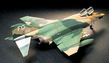 Tamiya 60305 1/32 F4C/D Phantom II Aircraft