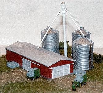 The N Scale Architect 30004 Z Scale Nansen Street Models - Division of N Scale Architect -- Modern Barn & Grain Silo Box Set - 3 x 1 x 3/4" 7.6 x 2.5 x 1.9cm
