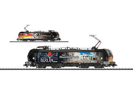 Trix 22094 HO Scale Siemens Vectron Class 193 Electric Locomotive with Sound & DCC -- Mitsui Rail Capital Europe #91 80 6193 876-0 (Era VI, Berlin Color Graphics)