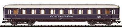 Trix 23335 HO Scale Type C4uwe-38/52 3rd Class Express Train Passenger Car - Era III -- German Federal Railway (Rheingold 1953)