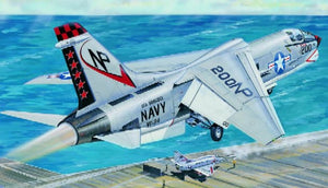 Trumpeter 2273 1/32 F8J Crusader USN Fighter