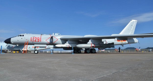 Trumpeter 3930 1/144 Chinese Xian H6K Strategic Bomber