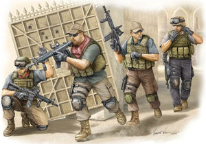 Trumpeter 419 1/35 PMC Fire Movement Team in Iraq Figure Set (4)