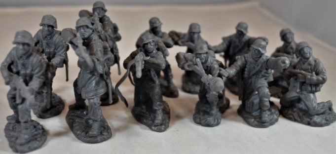 Toy Soldiers of San Diego TSSD 11 1/32 WWII Late War German Elite Troops Figure Playset (12) 