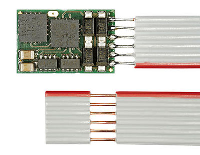Viessmann 52521 HO Scale DHU 161 DCC/Selectrix Motor Control Decoder w/4 300mA Function Outputs -- 1 Amp Motor Output, NEM 6-Pin, 9/16 x 3/8 x 1/16" 1.42 x .92 x .2cm