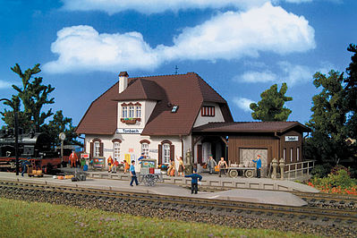 Vollmer 43524 HO Scale Tonbach Station - Kit -- 33.8 x 13.7 x 12.5cm