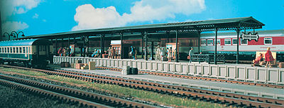 Vollmer 43559 HO Scale Station Platform w/Cover & Accessories -- 40-1/2 x 1-7/8 x 2-5/8" 102 x 4.8 x 6.6cm