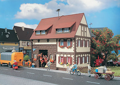 Vollmer 43653 HO Scale City House -- 5 x 3-13/64 x 4-13/16" 12.3 x 8 x 12cm