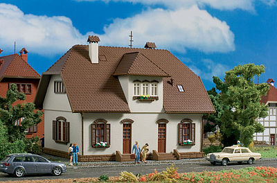 Vollmer 43657 HO Scale Stucco Duplex - Kit -- White 6-1/4 x 4-3/4 x 4-15/16" 15.8 x 12.1 x 12.5cm