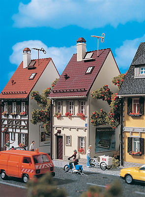 Vollmer 43670 HO Scale House (tan) -- 2 x 3-5/16 x 5-5/16" 5.2 x 8.3 x 13.3cm