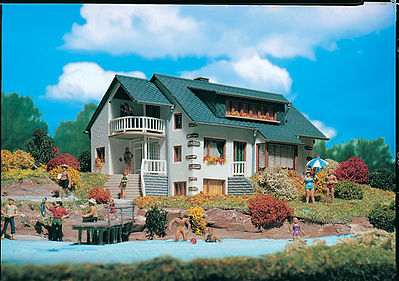 Vollmer 43711 HO Scale Lake Shore House -- 7-5/8 x 4-3/4 x 3-3/8" 19.5 x 12 x 8.5cm