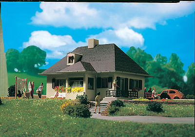 Vollmer 43719 HO Scale Bungalow -- 5-1/8 x 4-3/4 x 2-7/8" 13 x 12 x 7.3cm