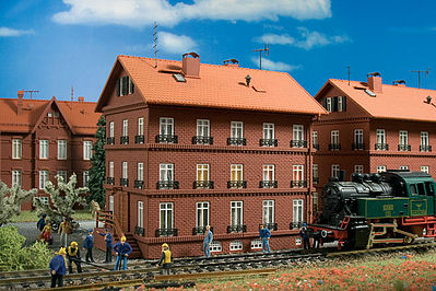 Vollmer 43805 HO Scale Railroad Rooming House - Kit -- 6-5/16 x 4-1/8 x 6" 16 x 10.4 x 15.3cm