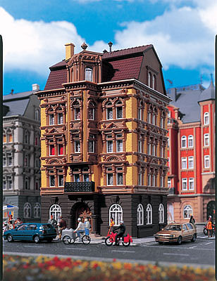 Vollmer 43813 HO Scale 4-Story Corner Apartment House Castle Avenue #3 -- 4-13/32 x 4-21/64 x 7-13/16" 11 x 10.8 x 19.5cm (yellow/brown)