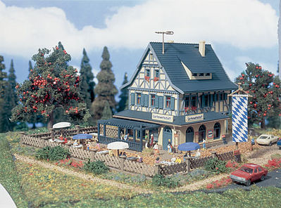 Vollmer 47698 N Scale Country Inn w/Beergarden