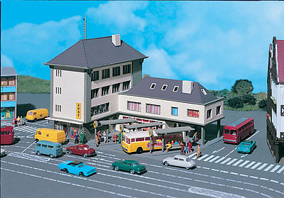 Vollmer 47724 N Scale Post Office w/Bus Station -- 6-1/4 x 4-1/2" 15.8 x 11.5cm