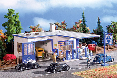 Vollmer 47757 N Scale Aral Gas Station - Kit (Plastic) -- 3-11/16 x 3-1/4 x 2-1/16" 9.3 x 8.3 x 5.3cm