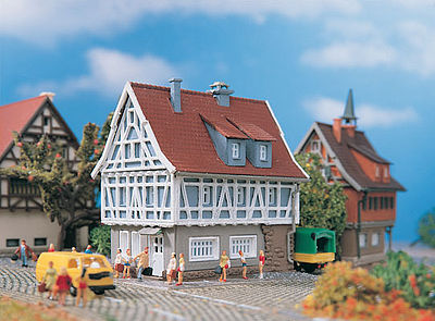 Vollmer 49542 Z Scale Mayor's House -- 2 x 1-1/2" 5 x 3.8cm