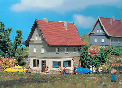 Vollmer 49554 Z Scale Family House -- 2 x 1-1/2 x 2-1/8" 5 x 3.8 x 5.3cm