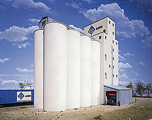 Walthers Cornerstone 3023 HO Scale Elevator Add-on Silos -- Kit - 9 x 4-1/2 x 9" 22.8 x 11.4 x 22.8cm