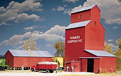 Walthers Cornerstone 3036 HO Scale Farmers Cooperative Rural Grain Elevator -- Kit - Elevator: 8-7/8 x 7-1/4 x 10" 23 x 18 x 25cm